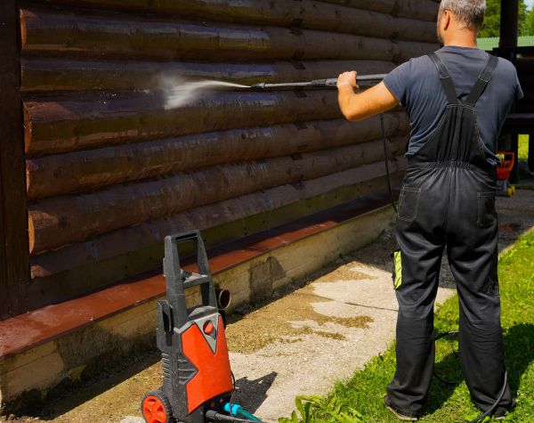 Cost of Log Home Pressure Washing in Manteca