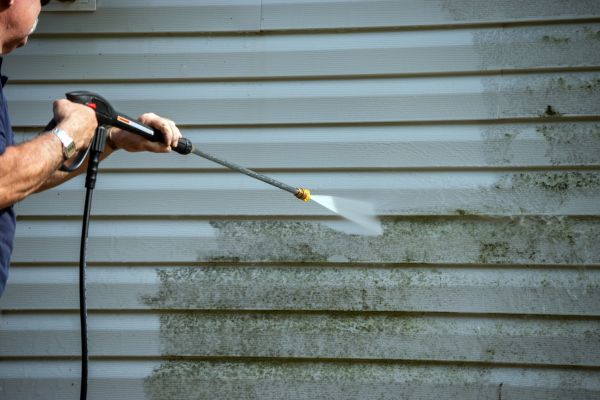 Cost of Vinyl Siding Power Washing in Manteca