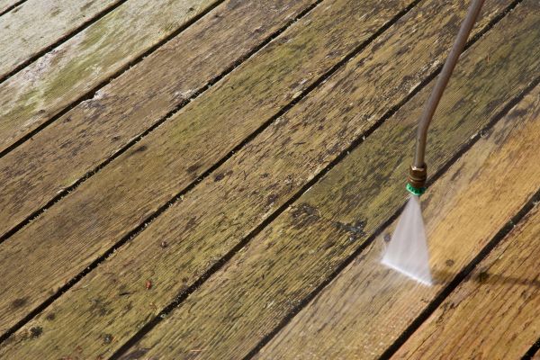 Cost of Deck Mold Removal in Manteca